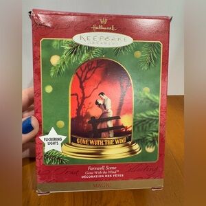 Hallmark vintage Gone With the Wind flickering light up ornament collectable